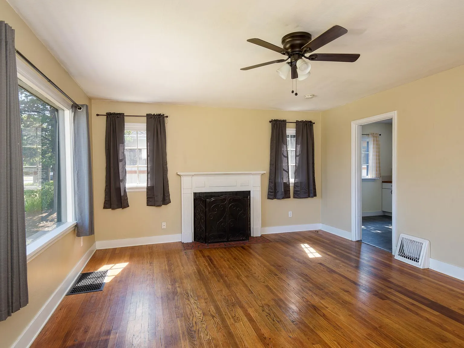 2 bed, 899 sqft, $2,395 — Photo 4