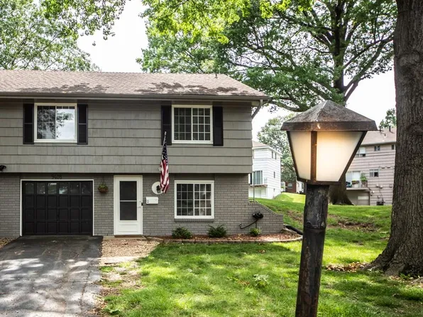 9408 Bluejacket Dr, Overland Park, KS 66214