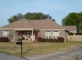 72 Summerfield Ct, Deatsville, AL 36022