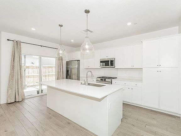 5th image of 1021 Plum Tree Ave