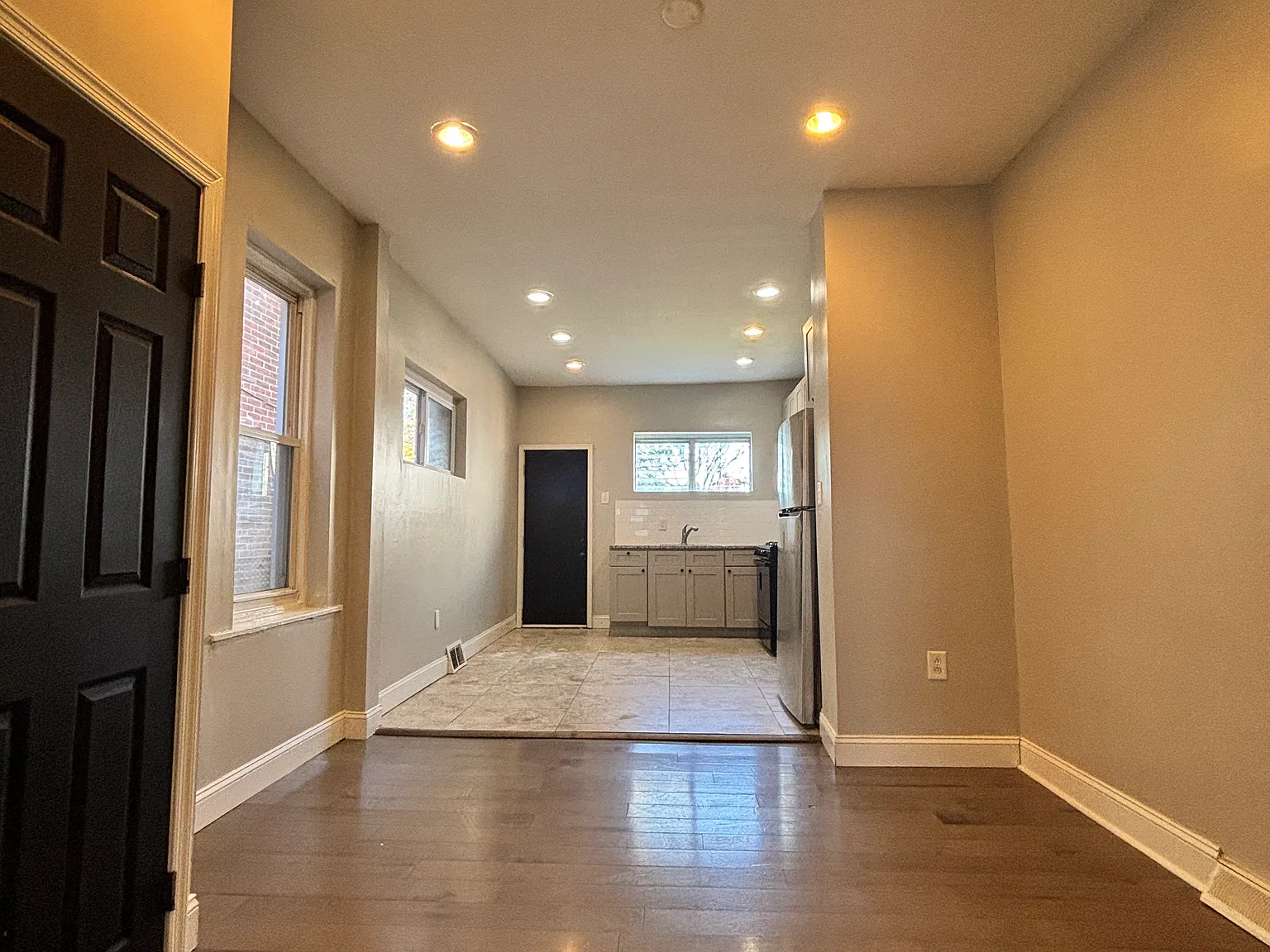 3 bed, 1.5 bath, 936 sqft, $1,450 — Photo 3