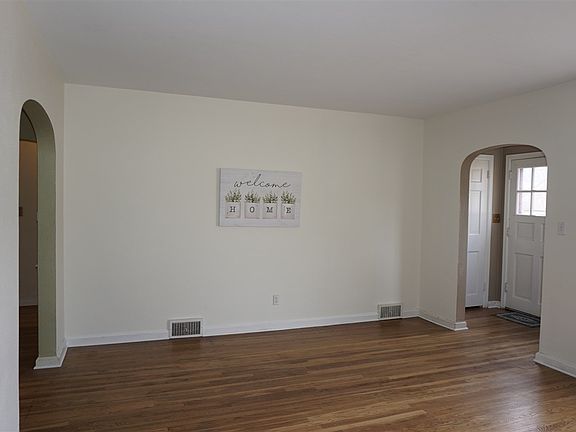 4th image of 625 N Rockford Ave