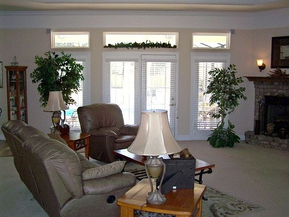4th image of 355 SW Nightshade Dr