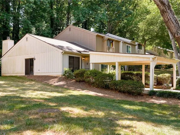 311 Lamplighter Cir, Winston Salem, NC 27104