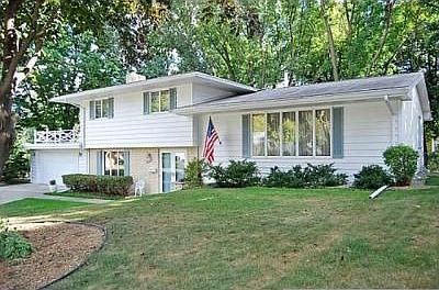 2nd image of 3321 Skycroft Cir