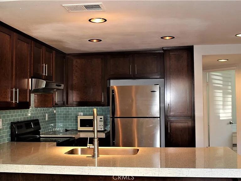 122 Stanford Ct #61 — Photo 3
