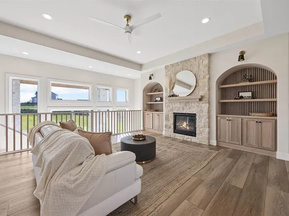 5267 Silver Rock Dr, Marion, IA 52302