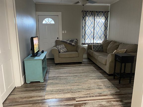 3rd image of 105 Daisy St