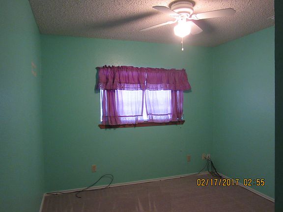 4th image of 814 Robin Ln