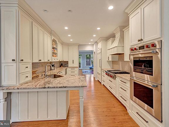 5th image of 1826 Courtyard Cir #1826