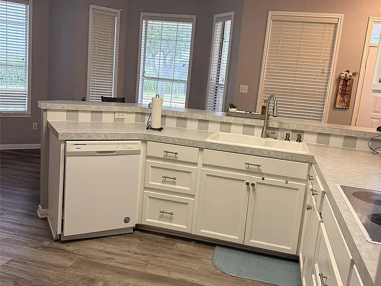 5600 FM 1466 — Photo 36