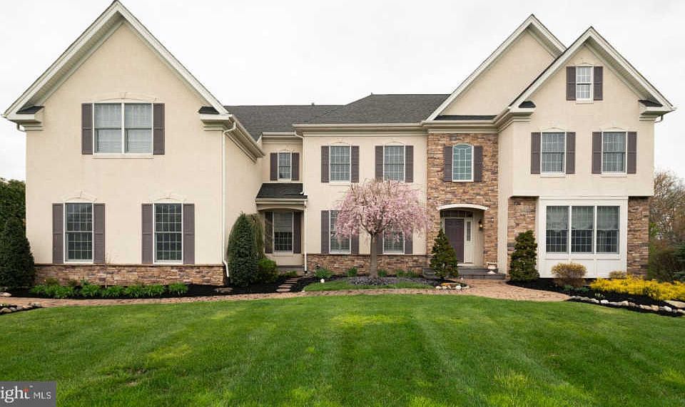 1st image of 6 Hillview Dr