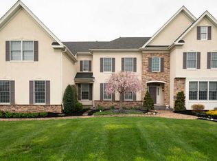 6 Hillview Dr, Newtown, PA 18940