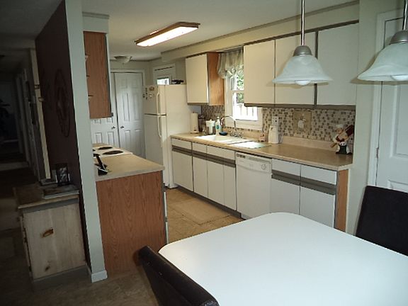 2nd image of 419 Adrian St