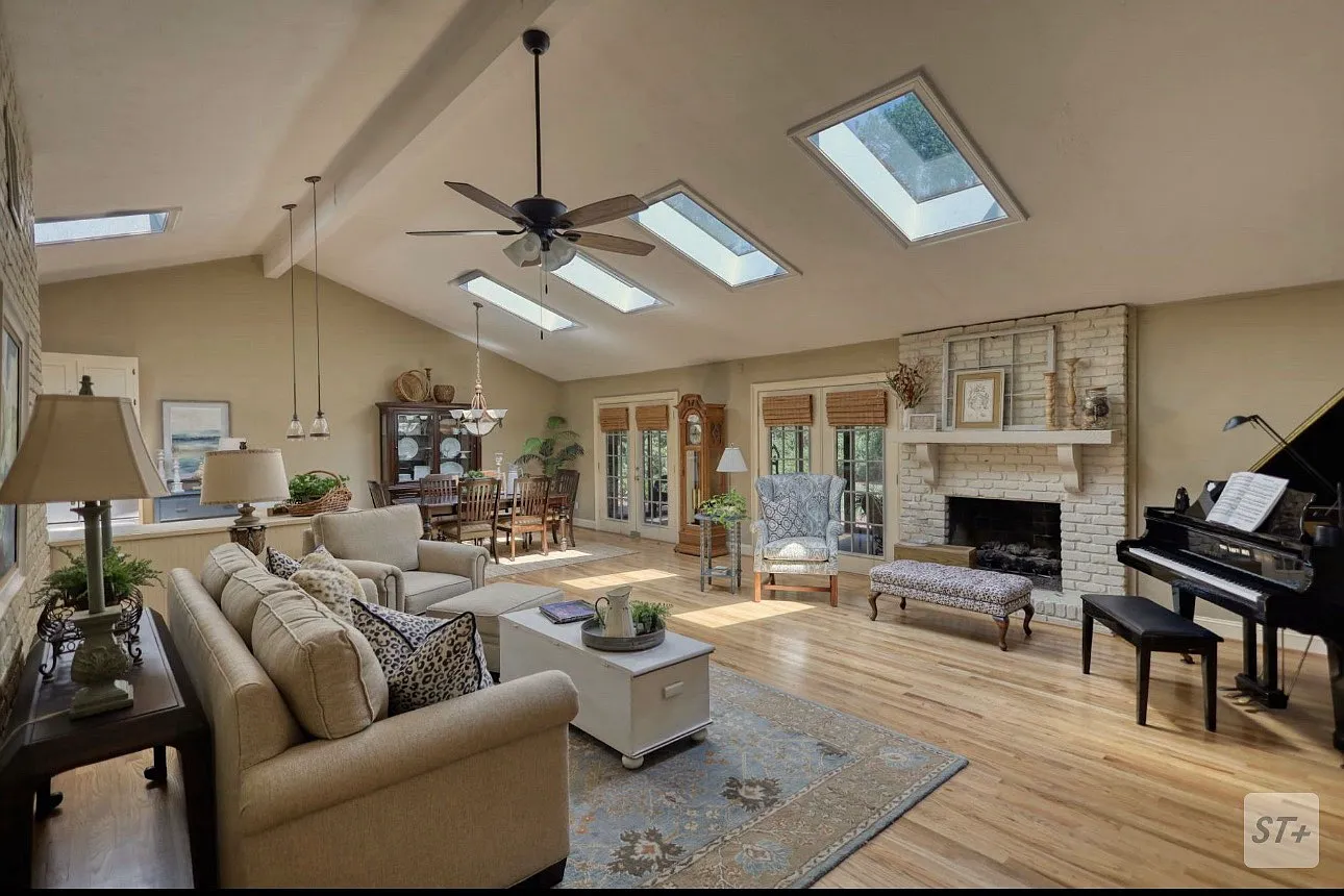 3 bed, 2169 sqft, $2,000 — Photo 2