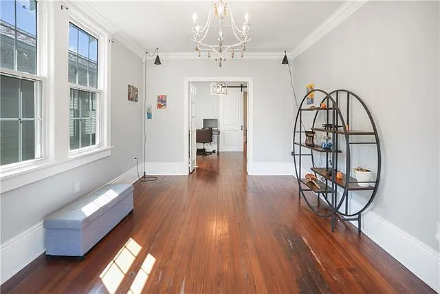 3 bed, 2.0 bath, 2347 sqft, $3,200 — Photo 2