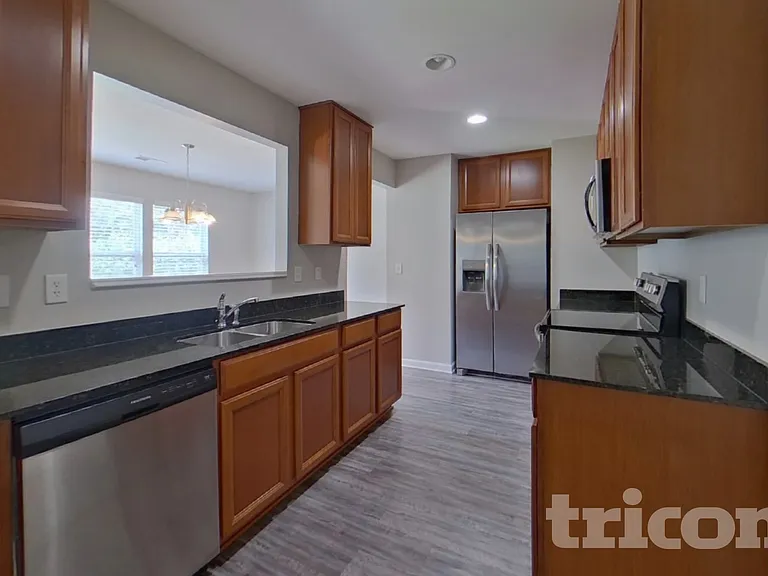 304 Longfellows Ln — Photo 6