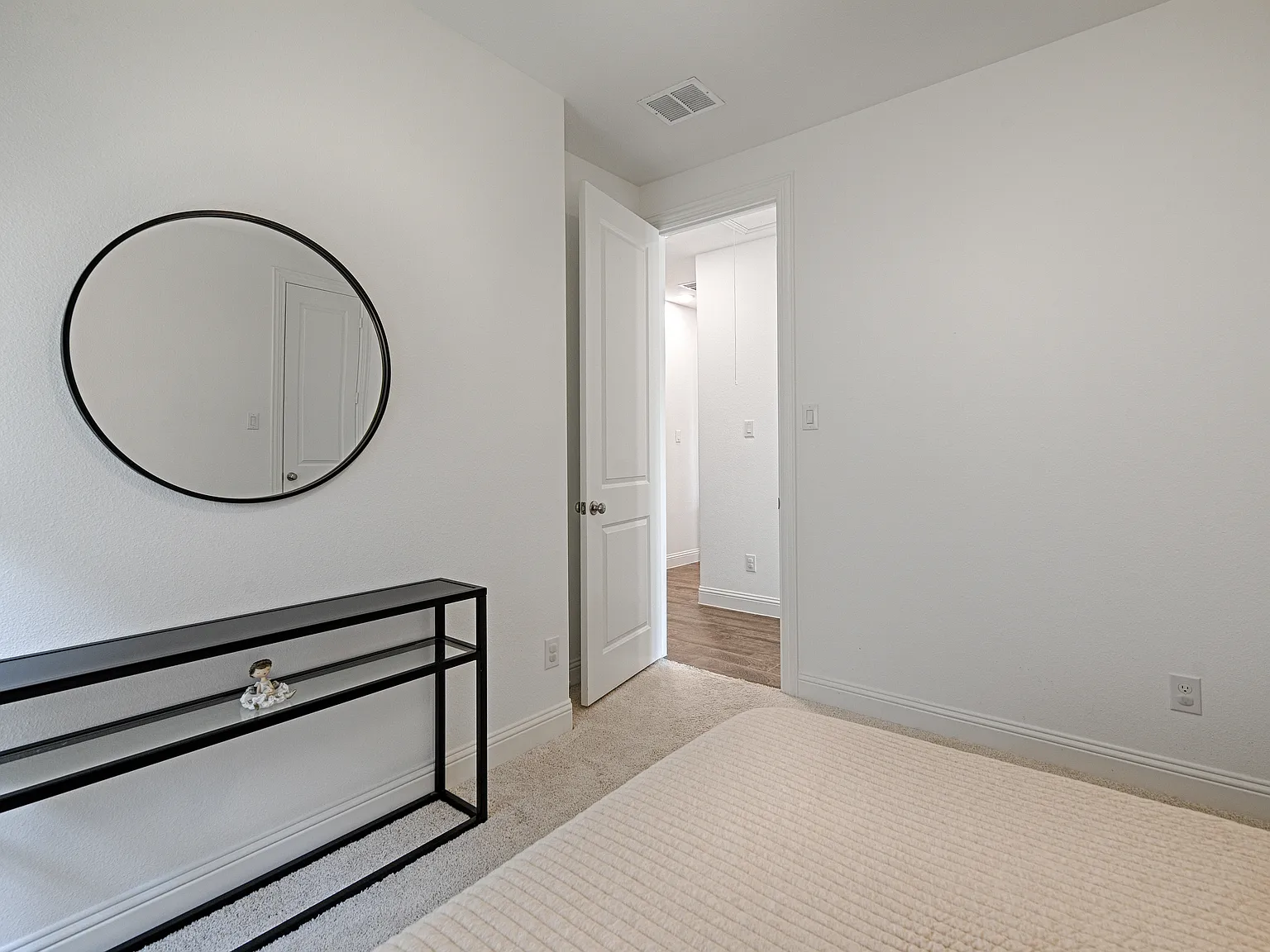 3 bed, 1798 sqft, $2,400 — Photo 3