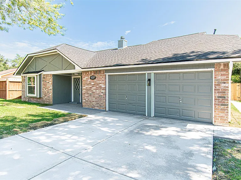 15707 Amapola Dr — Photo 3