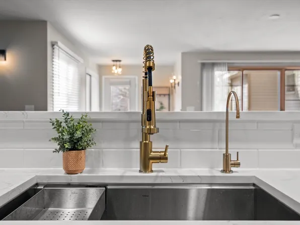 2293 A Circle Ridge, Delafield, WI 53018