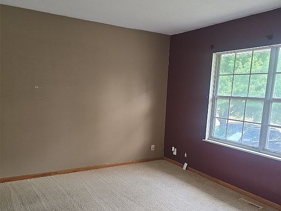 5th image of 6701 Stonybrook Ln NE