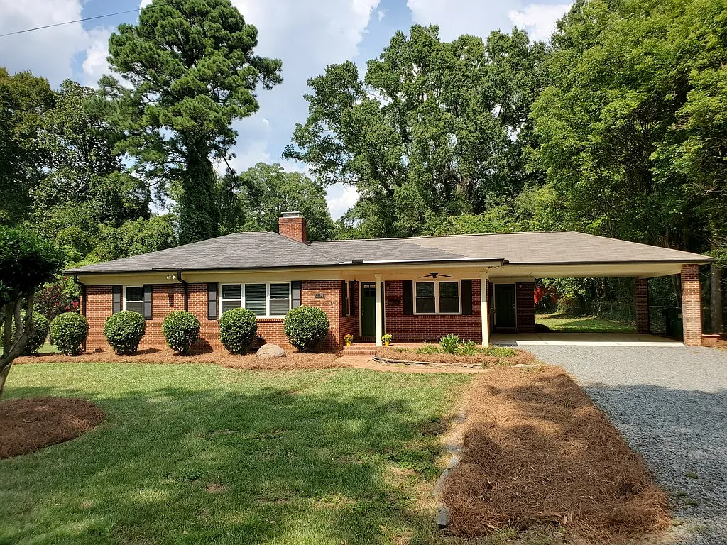 3 bed, 2334 sqft, $3,350 — Photo 2