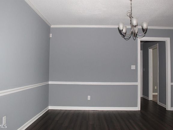 4th image of 61 Fontaine Pl