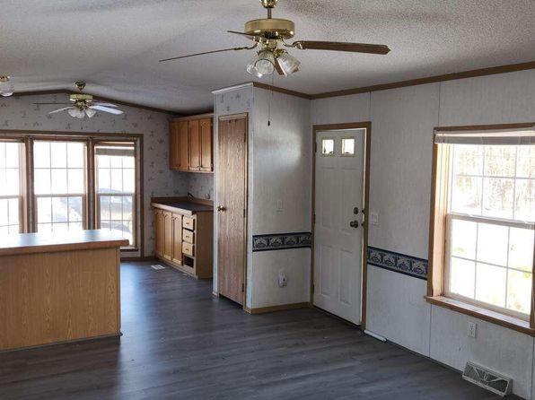 9 Pond Road, Searsport, ME 04974