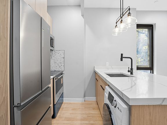 5th image of 356 E 8th St #302