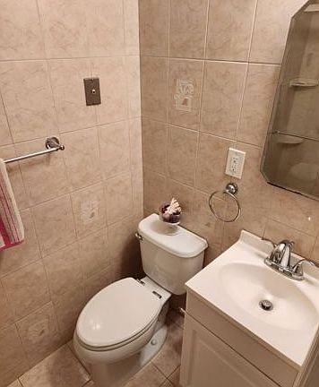 4th image of 836 Revere Ave APT 1R