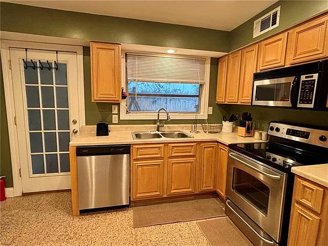 2034 Napoleon Ave — Photo 9