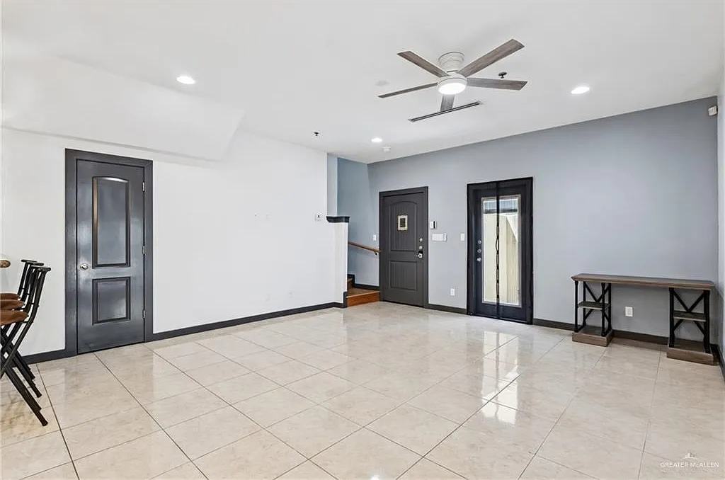 2 bed, 2.5 bath, 1170 sqft, $1,350 — Photo 4