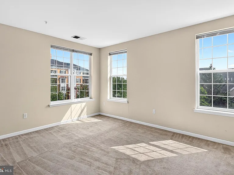 1137 Halifax Pl — Photo 11