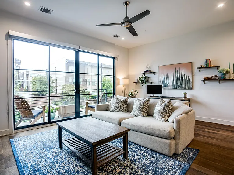 5122 Capitol Ave #103 — Photo 2