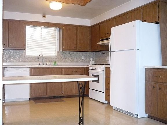 5th image of 637 Carl Ave