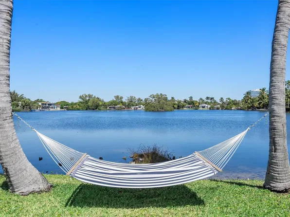 2541 NE 195th St, Miami, FL 33180