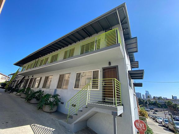 3rd image of 930 Everett St #5
