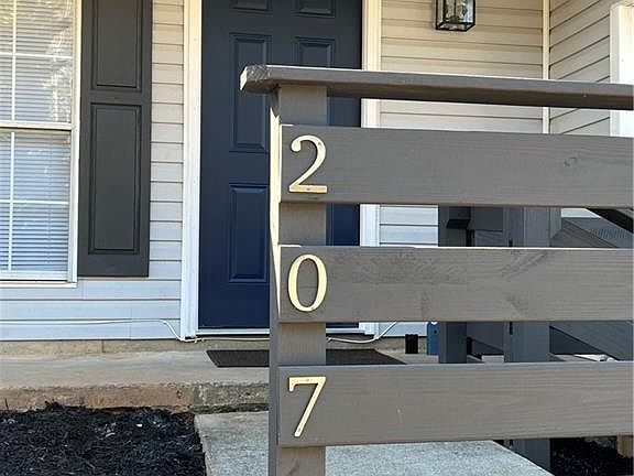 3rd image of 2071 Bedford Ct