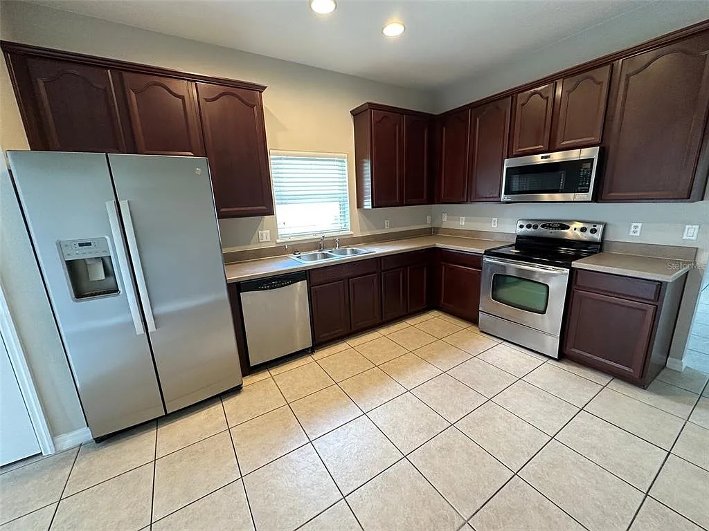 4 bed, 2.0 bath, 1731 sqft, $2,495 — Photo 4