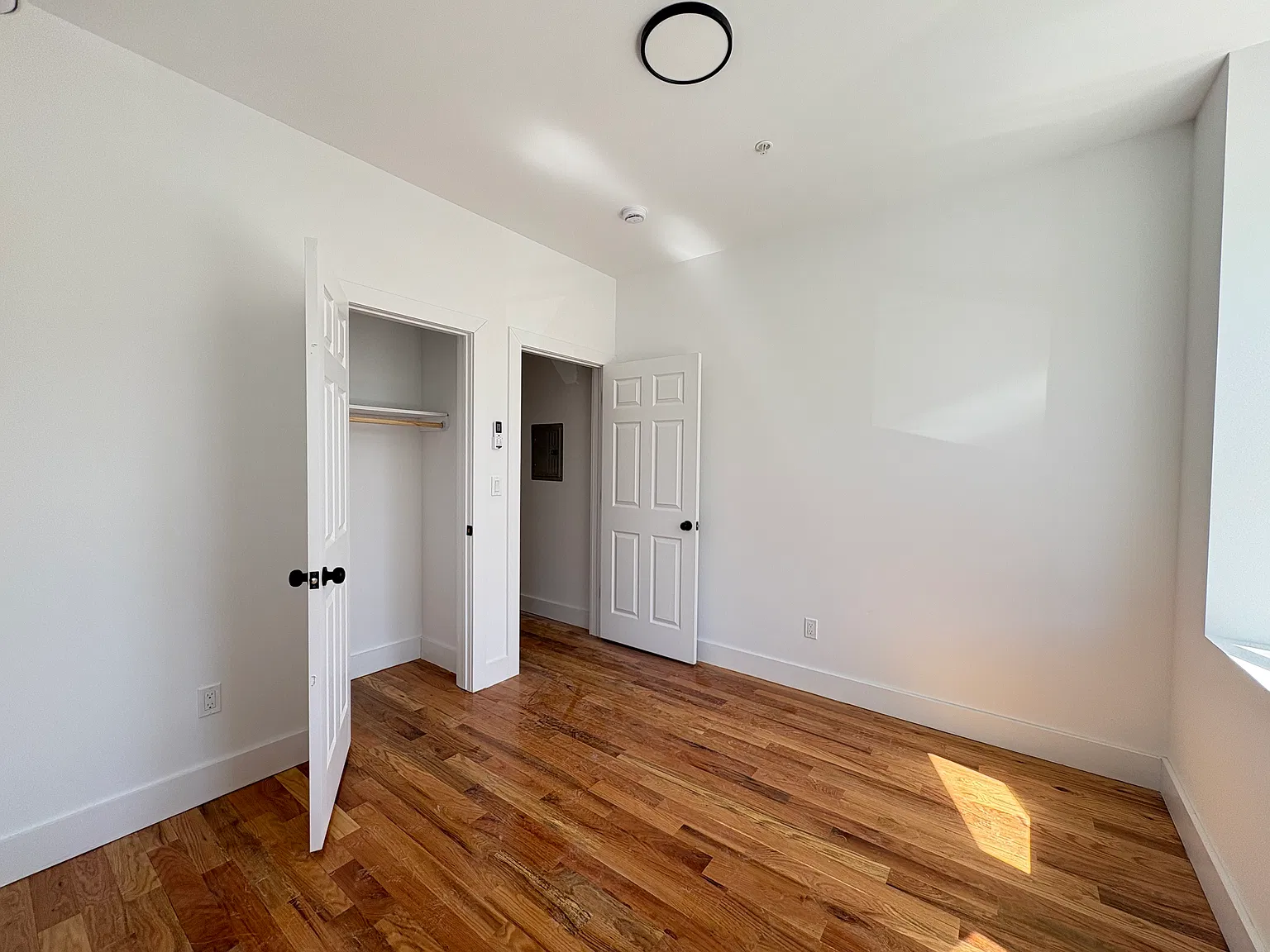 2 bed, 800 sqft, $2,200 — Photo 3