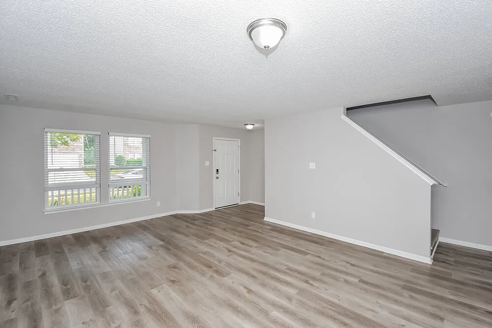 3 bed, 2.0 bath, 2580 sqft, $2,310 — Photo 4
