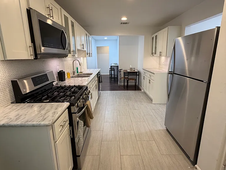 3439 Wentworth St #A6 — Photo 6