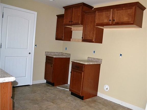 5th image of 523 Magnolia Dr