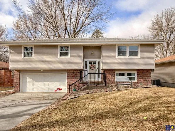 2407 N 76th St, Lincoln, NE 68507