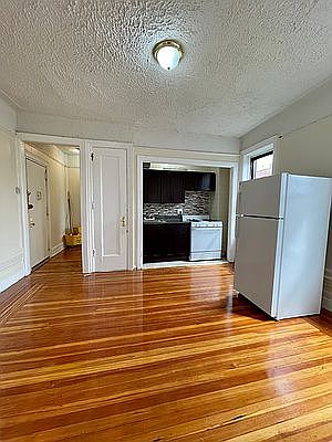 2nd image of 449 W 206th St APT 3C