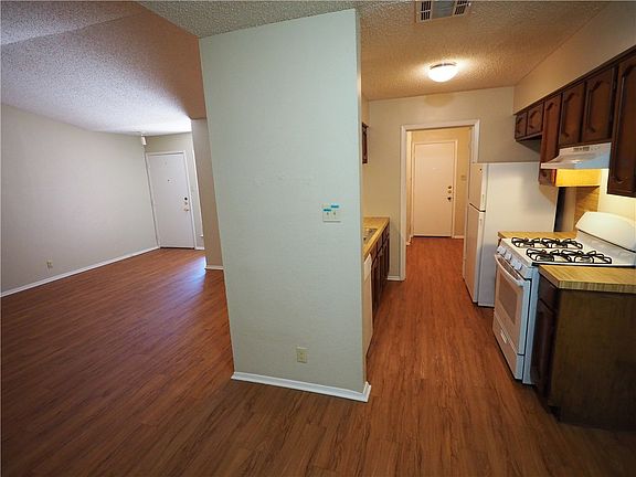 4th image of 9615 Point Vista Pl #B