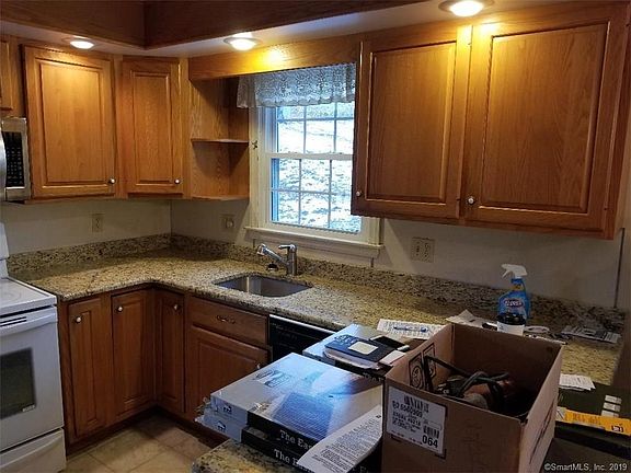 4th image of 36 Woodcrest Dr