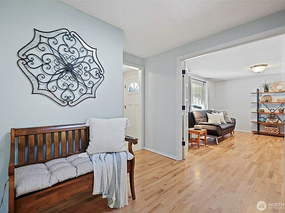 4th image of 3937 Southglen Place SE
