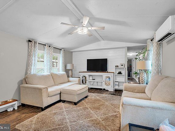 3rd image of 50 Hazeltop Dr