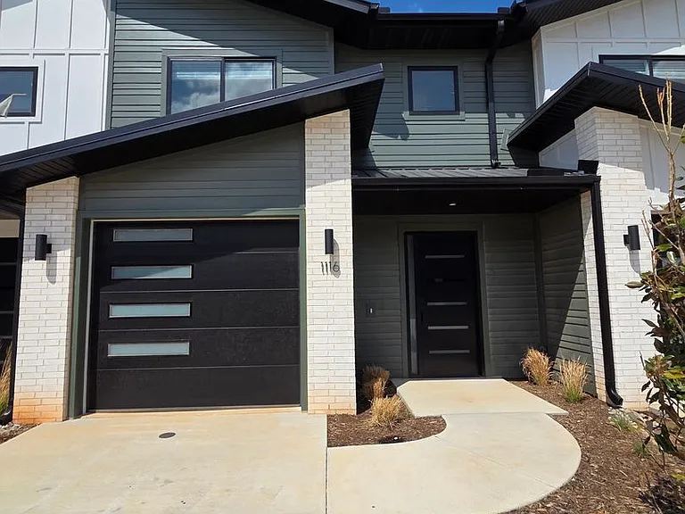 1116 Emilia Ave — Photo 1